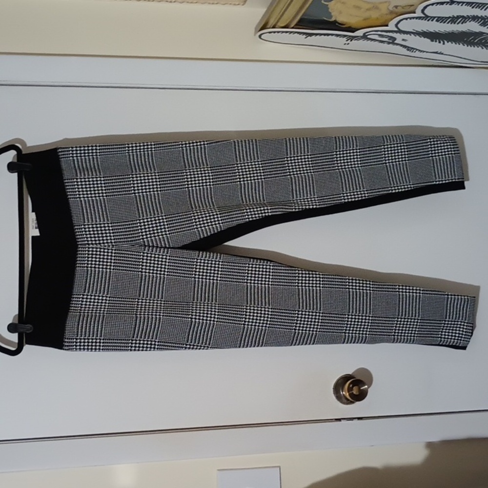 INC Skinny Leg Mid Rise Houndstooth Front Blk Back Pant